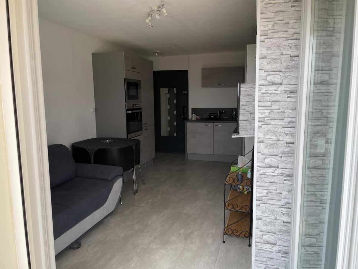 Bormes-Les-Mimosas - Appart 25M2 Avec Balcon - 4P Exterior photo